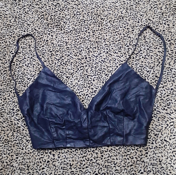 Mystique Boutique Tops - 💋Faux Leather Low Back Bra Top - S